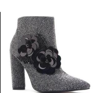 Qupid Silver floral ankle booties. Size 8